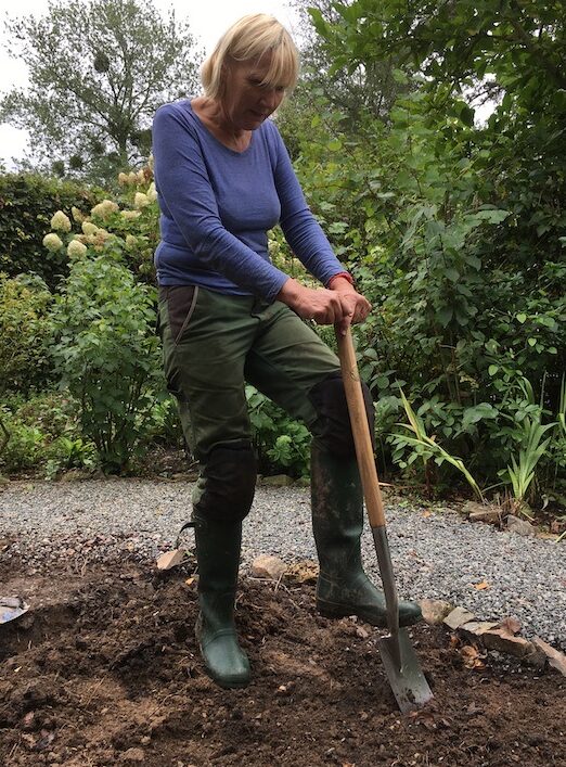 Digging this tip-top spade big time! - The 3 Growbags