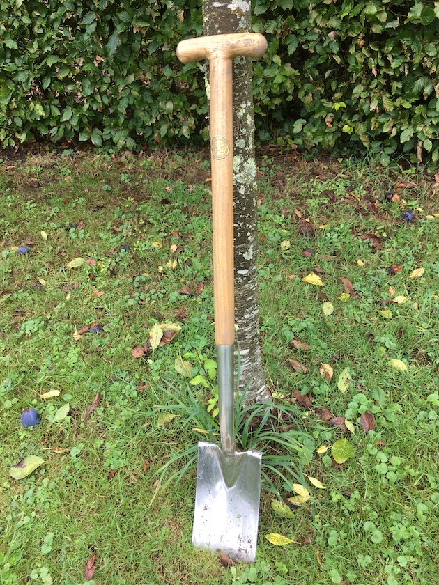 Digging this tip-top spade big time! - The 3 Growbags