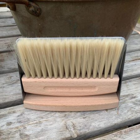 Brush and pan for the potting table
