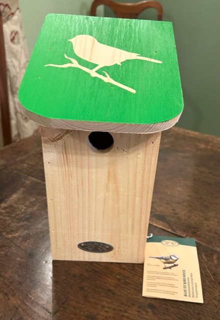 Silhouette nest box